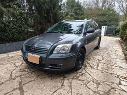 Grau Gebraucht 2006 Toyota Avensis Sol Kombi | 2.750 € (Fairer Preis)