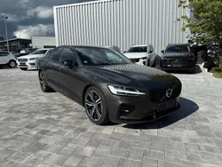 Grau Gebraucht 2021 Volvo S60 R-Design Limousine | 27.990 € (Fairer Preis)