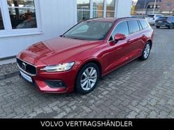Rot Gebraucht 2022 Volvo V60 Core Kombi | 23.890 € (Guter Preis)