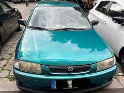 Grün Gebraucht 1999 Mazda 323F Kleinwagen | 2.000 €