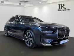 Grau Gebraucht 2023 BMW i7 Performance Limousine | 99.990 € (Fairer Preis)