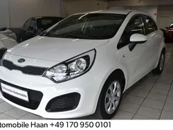 Clear white Gebraucht 2015 Kia Rio Edition 7 Limousine | 4.950 € (Fairer Preis)