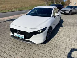 Artic white Gebraucht 2022 Mazda 3 Prime-Line Limousine | 28.640 € (Fairer Preis)