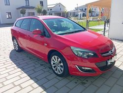 Rot Gebraucht 2012 Opel Astra Kombi | 6.850 € (Etwas zu teuer)