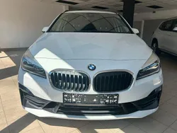 Weiß Gebraucht 2019 BMW 218 Active Tourer Advantage Van / Kleinbus | 13.999 € (Etwas zu teuer)
