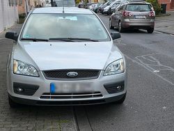 Grau Gebraucht 2006 Ford Focus Kombi | 2.500 € (Fairer Preis)