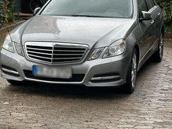 Grau Gebraucht 2011 Mercedes E200 Avantgarde Limousine | 11.500 € (Fairer Preis)
