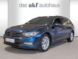 Aquamarinblau metallic Gebraucht 2024 VW Passat Business Kombi | 32.950 € (Superpreis)