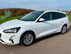 Weiß Gebraucht 2020 Ford Focus Titanium Limousine | 13.990 € (Fairer Preis)