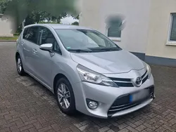 Silber Gebraucht 2015 Toyota Verso Edition Van / Kleinbus | 12.900 € (Etwas zu teuer)