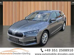 Graphite grau Gebraucht 2024 Skoda Octavia Selection Kombi | 31.980 € (Guter Preis)