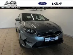Lunarsilber metallic Neu 2024 Kia Ceed Limousine | 23.590 € (Fairer Preis)