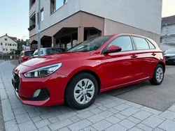 Rot Gebraucht 2019 Hyundai i30 Pure Limousine | 9.999 € (Guter Preis)