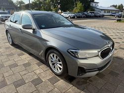 Grau Gebraucht 2023 BMW 520 Limousine | 35.280 € (Superpreis)