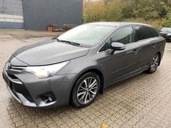 Grau Gebraucht 2016 Toyota Avensis Comfort Kombi | 6.700 € (Etwas zu teuer)