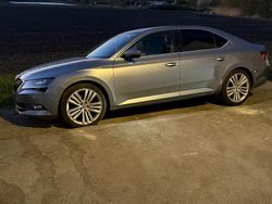 Silber Gebraucht 2016 Skoda Superb Limousine | 16.000 € (Teuer)