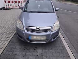 Grau Gebraucht 2009 Opel Zafira Van / Kleinbus | 2.500 €