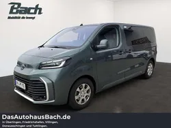 All terrain green Gebraucht 2024 Toyota Proace Verso Team Kombi | 40.890 € (Fairer Preis)