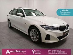 Weiß Gebraucht 2023 BMW 320e Shadowline Kombi | 29.470 € (Etwas zu teuer)