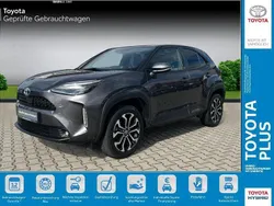Marlingrau metallic Gebraucht 2021 Toyota Yaris Cross Connect Style SUV | 22.760 € (Fairer Preis)