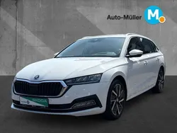 Weiß Gebraucht 2021 Skoda Octavia Style Kombi | 20.680 € (Fairer Preis)