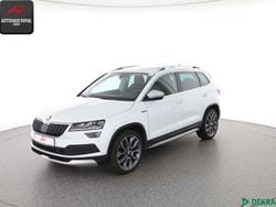 Weiss (metallic) Gebraucht 2020 Skoda Karoq SUV | 24.640 € (Fairer Preis)