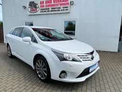 Weiß Gebraucht 2015 Toyota Avensis Executive Kombi | 13.950 € (Guter Preis)