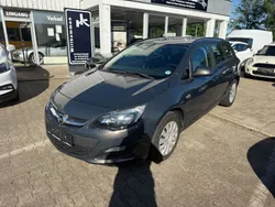Grau Gebraucht 2015 Opel Astra Selection Kombi | 7.890 € (Guter Preis)