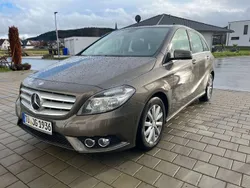 Grau Gebraucht 2012 Mercedes B180 Van / Kleinbus | 13.900 € (Fairer Preis)