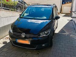 Schwarz Gebraucht 2012 VW Touran Van / Kleinbus | 6.900 € (Fairer Preis)