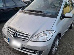 Silber Gebraucht 2011 Mercedes A180 Kleinwagen | 3.000 €