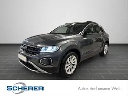 Indiumgrau metallic schwarz (metallic) Gebraucht 2025 VW T-Roc Life SUV | 28.900 € (Superpreis)