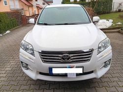 Weiß Gebraucht 2012 Toyota RAV4 Travel SUV | 9.500 € (Etwas zu teuer)