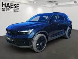 Schwarz (onyx black metallic) Neu 2025 Volvo XC40 Plus SUV | 39.120 € (Superpreis)