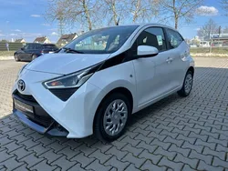 Weiß Gebraucht 2021 Toyota Aygo X-play Kleinwagen | 11.500 € (Etwas zu teuer)