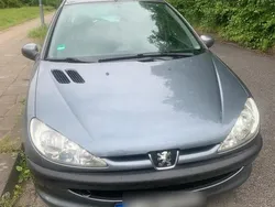Grau Gebraucht 2008 Peugeot 206 Kleinwagen | 2.200 €