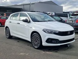 Weiss Gebraucht 2024 Fiat Tipo Cross Kleinwagen | 23.649 € (Etwas zu teuer)