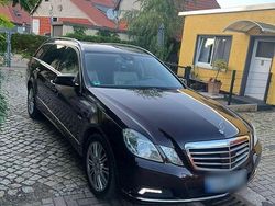 Braun Gebraucht 2010 Mercedes E350 Elegance Kombi | 9.900 € (Guter Preis)
