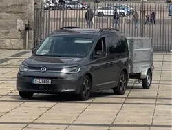 Grau Gebraucht 2021 VW Caddy Move Van / Kleinbus | 28.500 € (Fairer Preis)