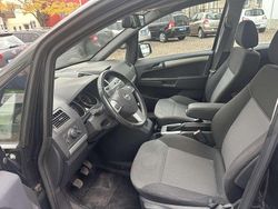 Saphirschwarz/black sapphire Gebraucht 2010 Opel Zafira Edition Van / Kleinbus | 2.799 € (Guter Preis)