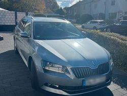 Grau Gebraucht 2019 Skoda Superb Kombi | 17.500 € (Guter Preis)
