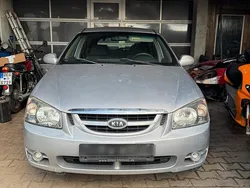 Silber Gebraucht 2007 Kia Cerato 2 Kleinwagen | 999 € (Fairer Preis)