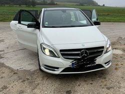 Weiß Gebraucht 2013 Mercedes B200 Van / Kleinbus | 8.300 € (Fairer Preis)
