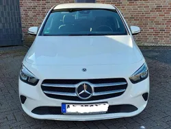 Schwarz Gebraucht 2022 Mercedes B180 Van / Kleinbus | 26.600 € (Fairer Preis)