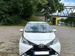 Weiß Gebraucht 2014 Toyota Aygo Kleinwagen | 5.000 € (Etwas zu teuer)