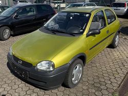 Gold Gebraucht 1997 Opel Corsa Swing Limousine | 1.850 € (Etwas zu teuer)