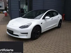 Weiß Gebraucht 2022 Tesla Model 3 Limousine | 28.900 € (Fairer Preis)