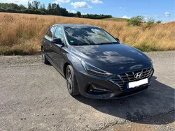Grau Gebraucht 2021 Hyundai i30 Intro Edition Limousine | 15.499 € (Fairer Preis)