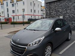 Silber Gebraucht 2016 Peugeot 208 Kleinwagen | 5.390 € (Fairer Preis)