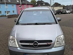Blau Gebraucht 2002 Opel Meriva Van / Kleinbus | 1.999 €